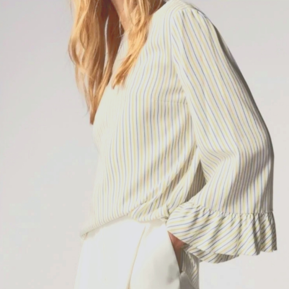 Women's Massimo Dutti bell sleeve striped blouse. Size 6